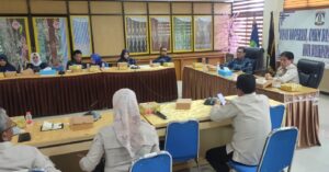 Komisi II DPRD Kota Balikpapan melakukan Rapat Kerja Dengar Pendapat (RDP) dengan Dinas Koperasi, UMKM dan Perindustrian. Kamis 30 Januari 2025 (dok: hlm/katakaltim)