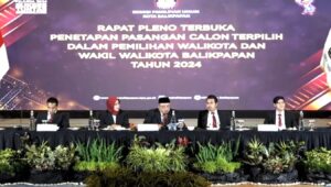 KPU Kota Balikpapan dalam rapat pleno penetapan pasangan calon walikota dan wakil walikota terpilih pada Pilkada serentak 2024, di Hotel Novotel Balikpapan, Kamis (9/1/2025). (Dok: hilman/katakaltim)