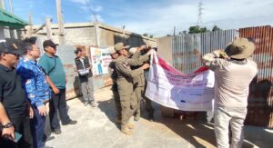 Pemerintah Kota Balikpapan melalui Satuan Polisi Pamong Praja (Satpol PP) melakukan penyegelan sementara terhadap kegiatan pembangunan proyek gedung Grand Faley 2, di Gunung Guntur, Balikpapan Tengah Jumat (17/1/2025). (Dok: hilman/katakaltim)