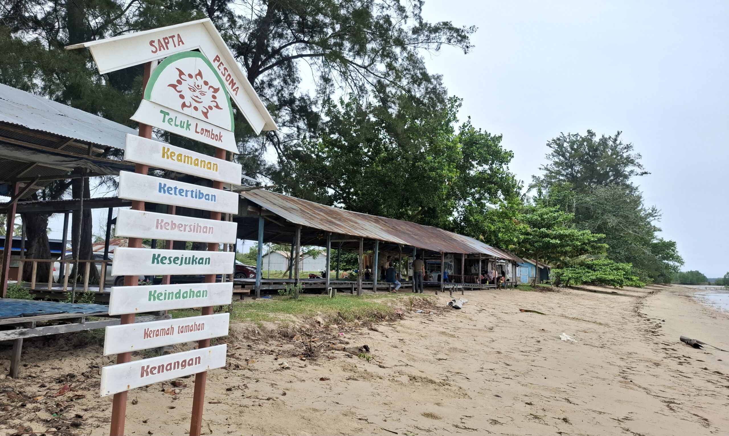 Bibir Pantai Teluk Lombok yang sepi pengujung sejak Pandemi Covid-19 (dok: caca/katakaltim)