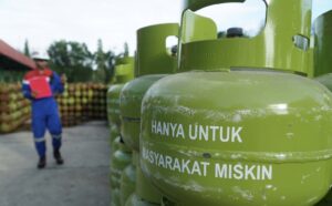 Harga gas LPG tabung melon 3Kg di Kota Balikpapan terus merangkak naik, bahkan saat ini harganya di pengecer hingga menembus antara Rp50-60 ribu pertabung. Senin 3 Februari 2025 (dok: hlm/katakaltim)