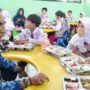 Sekda Balikpapan Muhaimin saat meninjau langsung realisasi program MBG di Balikpapan, Senin 17 Februari 2025 (dok: hlm/katakaltim)