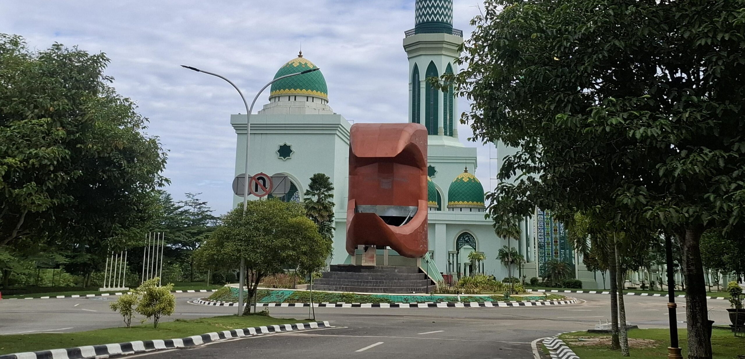 Tugu Bulan Sabit Sangatta (dok: caca/katakaltim)