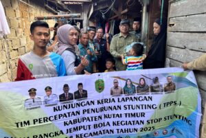 Tim Percepatan Penurunan Stunting (TPPS) Kutai Timur (Kutim) jemput bola kegiatan stop stunting di lokus risiko stunting signifikan, Kecamatan Sangatta Selatan, Jumat 7 Februari 2025 (dok: ai/katakaltim)