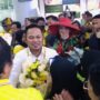 Gubernur Kaltim terpilih periode 2025-2030 Rudy Mas’ud tiba di Bumi Etam setelah mengikuti persidangan sengketa Pilkada Kaltim 2024 di MK. Kedatangan disambut dengan meriah di Bandara Sepinggan Balikpapan, Kamis 6 Februari 2025 (dok: hlm/katakaltim)