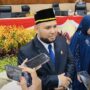 Anggota DPRD Kaltim, Abdul Giaz, saat ditemui usai melangsungkan acara pengambilan sumpah janji di kantor DPRD Kaltim, Senin (10/2/2025). (Dok: galang/katakaltim)