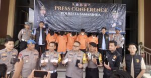 Kapolresta Samarinda gelar Konferensi Pers kasus Balapan Liar Bermuatan Judi, di halaman kantor Polresta, Kamis (13/2/2025) (Dok: galang/katakaltim)