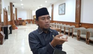 Ketua DPRD Kutim, Jimmi, saat ditemui di Kantor DPRD Kutim, Selasa 18 Februari 2025 (dok: caca/katakaltim)