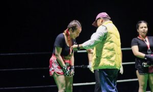 Ayu Kwaii, petinju putri asal Sangatta, Kutai Timur, berhasil meraih juara pertama dalam Special Match Boxing “Bintangnya Kaltim” yang digelar pada Sabtu, 15 Februari 2025 (dok: agu/katakaltim)