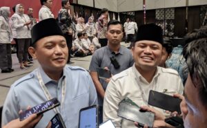 Gubernur Kaltim, Rudy Mas’ud (kanan) bersama Wagub Kaltim, Seno Aji (kiri). (Dok: ali/katakaltim)