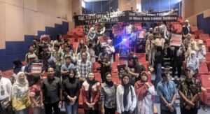 Diskusi publik tentang implikasi revisi UU Minerba terhadap keselamatan warga di sekitar tambang, dan peluncuran Buku serta Film, di gedung Integrated Learning Center Unmul, Rabu (26/2/2025). (Dok: Ali/Katakaltim)