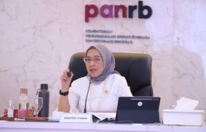 Menteri PANRB, Rini Widyantini saat Rapat Koordinasi Penataan Tenaga Non-ASN bersama Kepala Badan Kepegawaian Negara (BKN) Zudan Arif, di Kantor Kementerian PANRB, Jakarta, Jumat 31 Januari 2025 (dok: Humas MenPANRB)