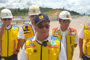 Pemerintah untuk sementara sudah membuka Jalan Tol Balikpapan – Ibu Kota Nusantara (IKN) sebagai salah satu jalur alternatif yang digunakan pemudik untuk mudik lebaran lewat jalan darat,  Senin (24/3/2025) pagi. (dok:hlm/katakaltim)