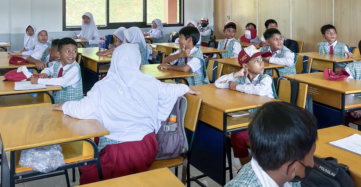 Suasana pelajar di SDN 020 Sepaku (dok: hlm/katakaltim)