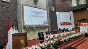 Bupati Kubar Frederick Edwin dan Wabup Kubar Nanang Adriani saat menyampaikan pidato dal rapat paripurna pada Rabu 3 Maret 2025 (dok: hadi/katakaltim)