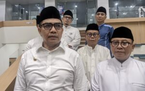 Wali Kota Samarinda, Andi Harun (kiri) didampingi Wawali Kota Samarinda, Saefuddin Zuhri (kanan) usai ramah tamah dan buka puasa bersama di Gor Segiri, Senin 3 Maret 2025 (dok: ali/katakaltim)