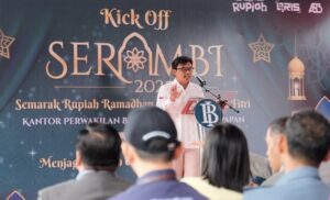 Kepala Perwakilan Bank Indonesia Balikpapan Robi Ariadi saat membuka kegiatan penukaran uang Rupiah pada momen Ramadhan dan Idul fitri Selasa, 4 Maret 2025 di Pelabuhan Semayang Balikpapan. (Hlm/katakaltim)