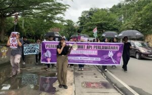 Koalisi Masyarakat Sipil Setara, gelar aksi damai dalam rangka memperingati Hari Perempuan Internasional atau Internasional Women Day (IWD), di Taman Samarendah, Kota Samarinda, Sabtu 8 Maret 2025. (Dok: ali/katakaltim)