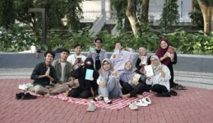 Samarinda Book Party, event baca buku dengan suasana alam, pada Minggu (9/2/2025) di Taman Edu Park Samarinda. (Dok: ali/katakaltim)