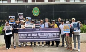 Koalisi nelayan pesisir Balikpapan usai putusan di PTUN, Jakarta 14 Maret 2025 (dok: Pokja Nelayan)