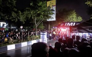 Night Race Drag Bike 2025 yang diselenggarakan Polresta Samarinda bekerjasama dengan IMI, di jalan Kesuma Bangsa, Kecamatan Samarinda Ulu, Minggu (16/3/2025) (Dok: ali/katakaltim)