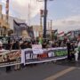 Ratusan masyarakat Samarinda menggelar aksi solidaritas bela Palestina di simpang tiga Lembuswana, Jumat 28 Maret 2025. (Dok: ali/katakaltim)