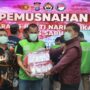 Konferensi pers Polres Berau musnahkan barang bukti narkotika jenis sabu di Command Center Polres Berau, Kamis 17 April 2025. (Dok: Asrin/katakaltim)