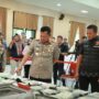 Polda Kaltim saat memperlihatkan barang bukti sabu 33 Kg hasil pengungkapan Ditreskoba Polda Kaltim, Jumat (25/4/2025). (Dok: hlm/katakaltim)