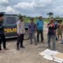 Polisi datangi lokasi penemuan mayat di galangan kapal milik H. Usman di Jl. Pelabuhan RT. 10 Desa Kutai Lama, Kecamatan Anggana, Kabupaten Kukar, Minggu, 27 April 2025 (dok: Humas Polres Kukar)