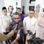 Bupati Kutim Ardiansyah Sulaiman dan Wakil Bupati Kutim Mahyunadi saat menghadiri Open House Idulfitri 1446 H yang digelar oleh Gubernur Kaltim Rudy Mas'ud bertempat di Pendopo Odah Etam. (dok: irfan/prokutim)