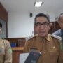 Bupati Kutim Ardiansyah Sulaiman, bersama Plt Camat Sandaran Mulyadi (kiri) dan Plt Kadis PUPR Joni (kanan). (dok: ist)