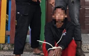 MN (28) ditangkap polisi setelah mengancam akan menyebarkan video porno dia dengan istrinya, IH (49). (dok: Akbar/katakaltim)