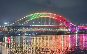 Salah satu ikon yang khas di Provinsi Kalimantan Timur (Kaltim), Jembatan Mahakam Samarinda (dok:caca/katakaltim)
