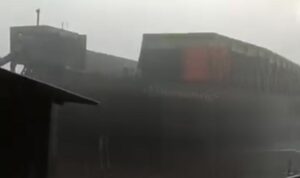 Kapal tabrak rumah warga di Kukar (dok; ist)