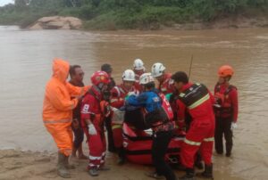 Evakuasi korban tenggelam di Sungai Kabo Sangatta (dok: ainun/katakaltim)