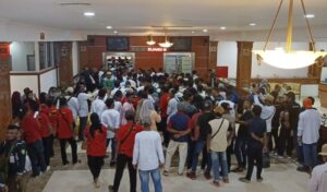 Para buruh di Kutim kunjungi Kantor Bupati Kutim, Kamis 1 Mei 2025 (dok: Salsabila/katakaltim)