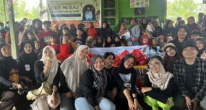 Rumah kolaborasi di Kutim yang terdiri dari Kutim Muda Inovatif (KMI), Forum Kutim Crative (FKC), Kreatif Fashion in Kutim (KRAST) dan The A Team berkunjung langsung ke Sekolah Alam Melawan (dok: agu/katakaltim)