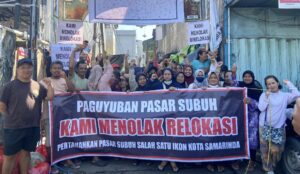 Pedagang Pasar Subuh Samarinda menolak direlokasi saat konferensi pers di Pasar Subuh jalan Yosudarso, Samarinda, Minggu (4/5/2025) (Dok: ali/katakaltim)