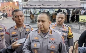 Kapolresta Samarinda, KBP Hendri Umar, saat ditemui awak media di halaman GOR Segiri Samarinda, Minggu (4/5/2025) (dok: ali/katakaltim)