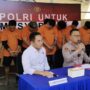 Konferensi Pers kasus pembunuhan di depan THM Samarinda oleh Polresta Samarinda di Polsek Samarinda Seberang, Senin (5/5/2025) (Dok: ali/katakaltim)