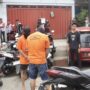 Para tersangka pembunuhan di THM Crown Samarinda saat melakukan pra rekonstruksi kasus, Rabu 7 Mei 2025 (dok: Ali/katakaltim)