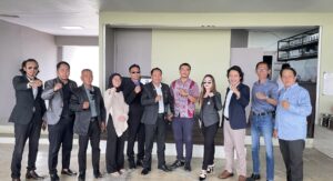 Bubuhan Advokat Kaltim usai melayangkan surat keberatan kepada Badan Kehormatan (BK) DPRD Kaltim, Rabu (7/5/2025) (Dok: Ali/katakaltim)