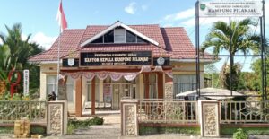 Kantor Kepala Kampung Palinjau, Kecamatan Sambaliung, Kabupaten Berau (dok: Asrin/katakaltim)