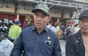 Wakil Ketua I DPRD Samarinda, Ahmad Vanandza ditemui di sela-sela penggusuran di Kota Samarinda (dok: Ali/katakaltim)