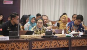 Wali Kota Bontang Neni Moerniaeni dalam diskusi bersama pihak Kementerian PPPA RI dan Pemprov Kaltim di Samarinda, Sabtu 10 Mei 2025 (dok: Prokompim)