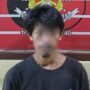 Pelaku KDRT, AA (38) saat digelandang ke Mako Polsek Loa Janan. (dok: Akbar/katakaltim).