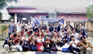 Kelompok Arjuna, komunitas pemuda penerima Beasiswa Bakti BCA 2025 dari Universitas Mulawarman, menggelar acara bertajuk Kampung Tenun Tour dan Bazar Budaya pada 10–11 Mei 2025 di Kelurahan Tenun, Samarinda Seberang. (Dok: Ali/katakaltim)