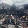 Sejumlah rumah dilalap api di kawasan di Jalan Danau Melintang RT 37, Desa Swarga Bara, Sangatta Utara, pada Senin 19 Mei 2025 (dok: Cca/katakaltim)