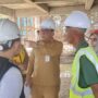 Wakil Wali Kota Balikpapan Bagus Susetyo saat meninjau progres pembangunan gedung baru DP3 dan Disdag Kota Balikpapan, Senin 19 Mei 2025 (dok: Hlm/katakaltim)