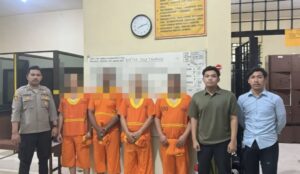 Jatanras Ditreskrimum Polda Kaltim tangkap 4 orang yang diduga merampas dan mengancam dengan berkedok penagihan utang (dok: Humas Polda Kaltim)